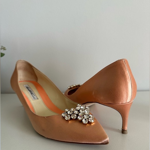 Brian Atwood salmon pink rhinestone jewelled satin kitten heels - size 39 / US 8 - Picture 5 of 10